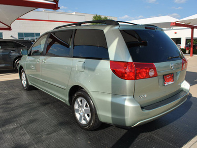 toyota sienna 2010 lt  green van xle limited gasoline 6 cylinders front wheel drive automatic 75067