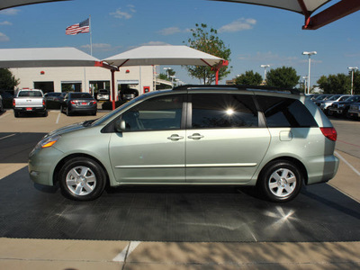 toyota sienna 2010 lt  green van xle limited gasoline 6 cylinders front wheel drive automatic 75067