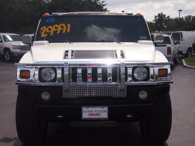 hummer h2 2005 white suv gasoline 8 cylinders 4 wheel drive automatic 77074