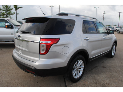 ford explorer 2011 silver suv xlt gasoline 6 cylinders 2 wheel drive automatic with overdrive 77539