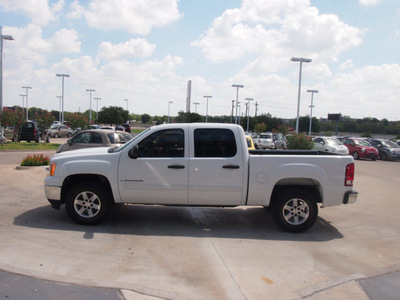 gmc sierra 1500 2009 white sle gasoline 8 cylinders 2 wheel drive automatic 76108