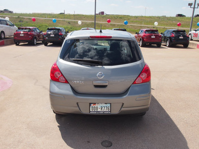 nissan versa 2010 dk  gray hatchback 1 8 s gasoline 4 cylinders front wheel drive automatic 76116