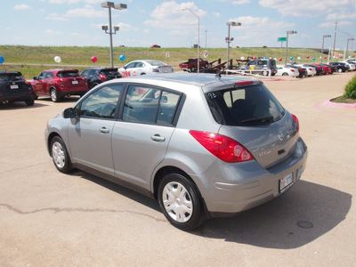 nissan versa 2010 dk  gray hatchback 1 8 s gasoline 4 cylinders front wheel drive automatic 76116