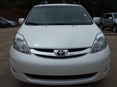 toyota sienna 2010 white van xle limited gasoline 6 cylinders front wheel drive automatic 75080