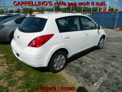nissan versa 2009 white hatchback gasoline 4 cylinders front wheel drive automatic 14094