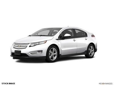 chevrolet volt 2013 white hatchback premium i 4 cylinders front wheel drive not specified 55391