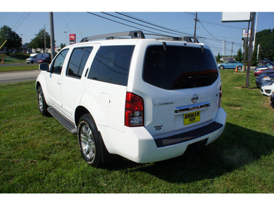 nissan pathfinder 2009 white suv se gasoline 6 cylinders 4 wheel drive automatic with overdrive 07724