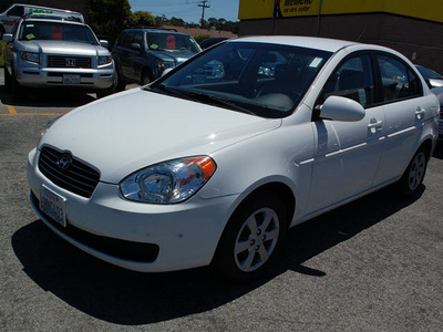 hyundai accent 2009 white sedan gls gasoline 4 cylinders front wheel drive automatic 94010