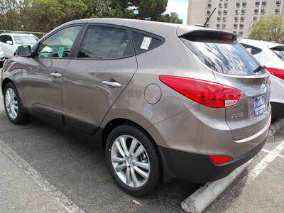 hyundai tucson 2012 brown limited gasoline 4 cylinders front wheel drive automatic 94010