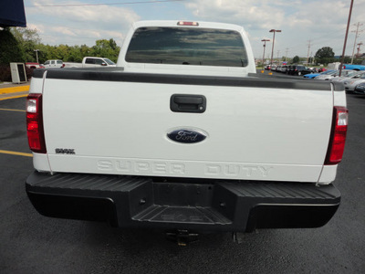 ford f 250 super duty 2010 white xl gasoline 10 cylinders 4 wheel drive automatic 37087
