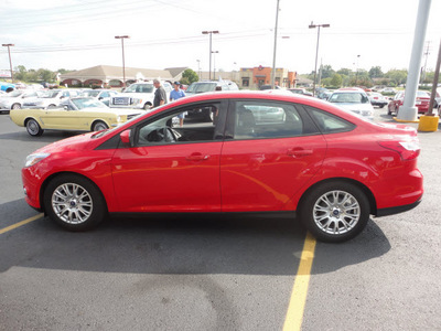 ford focus 2012 red sedan se flex fuel 4 cylinders front wheel drive automatic 37087