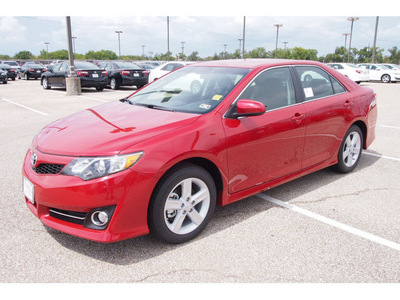 toyota camry 2012 red sedan se gasoline 4 cylinders front wheel drive automatic 77074