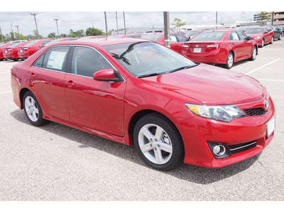 toyota camry 2012 red sedan se gasoline 4 cylinders front wheel drive automatic 77074