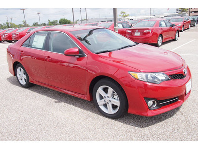 toyota camry 2012 red sedan se gasoline 4 cylinders front wheel drive automatic 77074