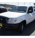 toyota tacoma 2006 white gasoline 4 cylinders rear wheel drive automatic 78572