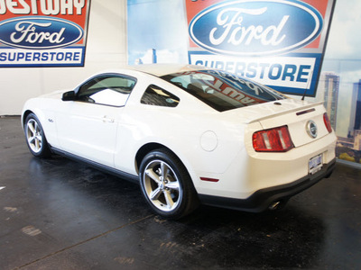 ford mustang 2011 white coupe gt premium gasoline 8 cylinders rear wheel drive automatic 75062