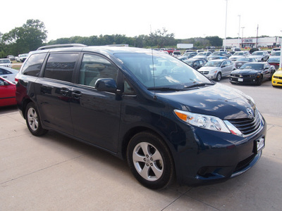toyota sienna 2011 dk  green van le 7 passenger auto access sea gasoline 6 cylinders front wheel drive automatic 77836