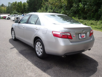toyota camry 2007 silver sedan xle v6 gasoline 6 cylinders front wheel drive automatic 75672