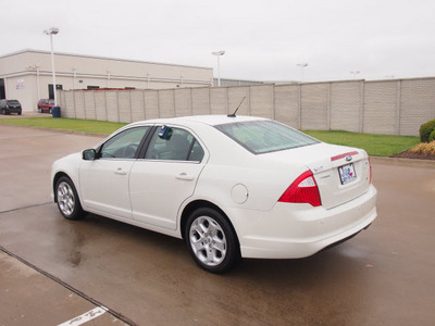 ford fusion 2011 white sedan se gasoline 4 cylinders front wheel drive automatic 76108