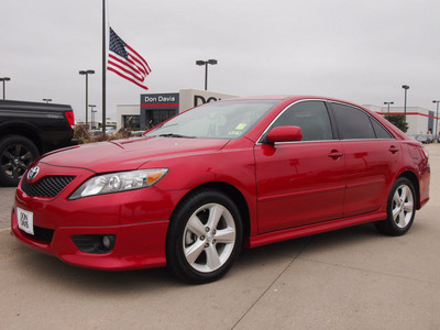 toyota camry 2010 red sedan se gasoline 4 cylinders front wheel drive automatic 76018