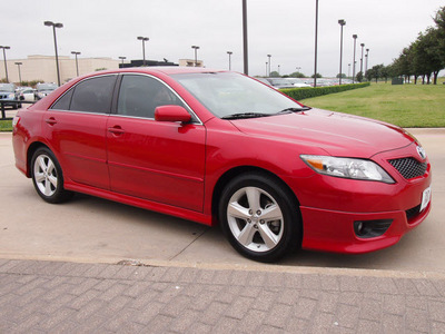 toyota camry 2010 red sedan se gasoline 4 cylinders front wheel drive automatic 76018