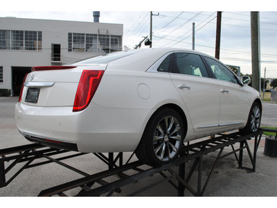 cadillac xts 2013 white sedan 3 6l v6 gasoline 6 cylinders front wheel drive automatic 77002