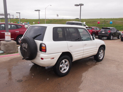 toyota rav4 1999 white suv gasoline 4 cylinders front wheel drive automatic 76116