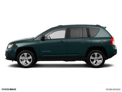 jeep compass 2013 dk  green suv latitude gasoline 4 cylinders 2 wheel drive continuously variable transaxle 77388