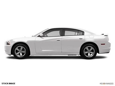 dodge charger 2013 white sedan se gasoline 6 cylinders rear wheel drive automatic 77388