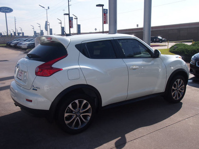 nissan juke 2012 white sl gasoline 4 cylinders all whee drive shiftable automatic 77477