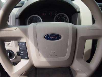 ford escape 2011 gray suv xls gasoline 4 cylinders front wheel drive shiftable automatic 77375