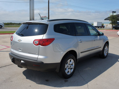 chevrolet traverse 2010 silver suv ls gasoline 6 cylinders front wheel drive automatic 76087