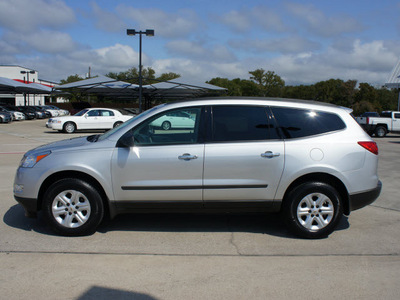 chevrolet traverse 2010 silver suv ls gasoline 6 cylinders front wheel drive automatic 76087