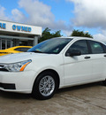 ford focus 2010 white sedan se gasoline 4 cylinders front wheel drive automatic with overdrive 76011