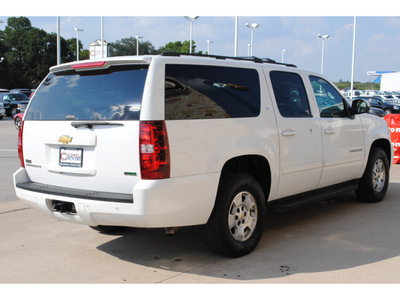 chevrolet suburban 2011 white suv lt 1500 flex fuel 8 cylinders 2 wheel drive automatic with overdrive 77836