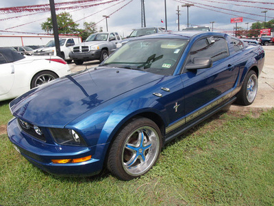 ford mustang 2006 blue coupe v6 standard gasoline 6 cylinders rear wheel drive automatic 77301