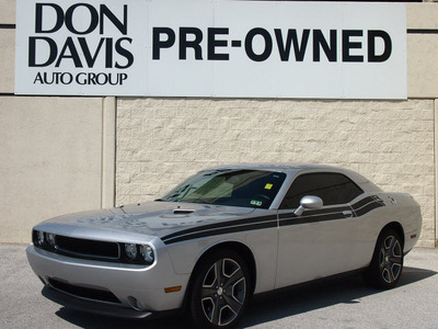 dodge challenger 2012 silver coupe r t classic gasoline v8 rear wheel drive 6 speed manual 76011