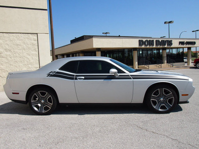 dodge challenger 2012 silver coupe r t classic gasoline v8 rear wheel drive 6 speed manual 76011