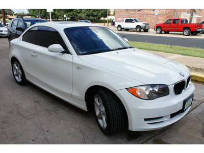 bmw 1 series 2009 white coupe 128i gasoline 6 cylinders rear wheel drive automatic 78757
