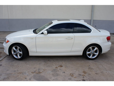 bmw 1 series 2009 white coupe 128i gasoline 6 cylinders rear wheel drive automatic 78757