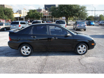 ford focus 2007 black sedan zx4 ses gasoline 4 cylinders front wheel drive automatic 78205