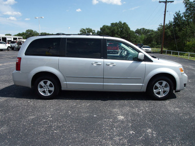 dodge grand caravan 2010 silver van sxt gasoline 6 cylinders front wheel drive automatic 78016