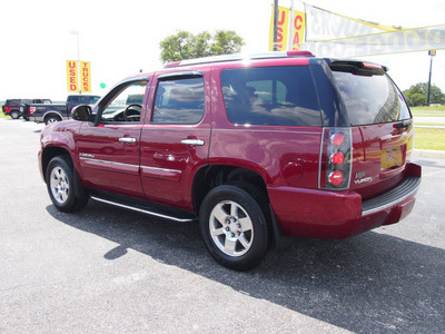 gmc yukon 2007 red suv denali gasoline 8 cylinders all whee drive automatic 78016