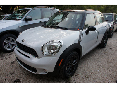 mini cooper countryman 2012 off white s gasoline 4 cylinders front wheel drive 6 speed manual 78729