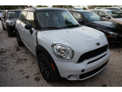 mini cooper countryman 2012 off white s gasoline 4 cylinders front wheel drive 6 speed manual 78729