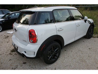 mini cooper countryman 2012 off white s gasoline 4 cylinders front wheel drive 6 speed manual 78729