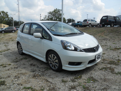 honda fit 2013 white hatchback sport gasoline 4 cylinders front wheel drive automatic 75606