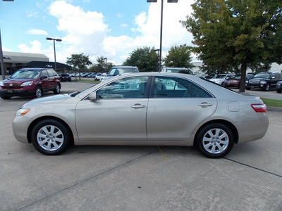 toyota camry 2007 tan sedan xle gasoline 4 cylinders front wheel drive automatic with overdrive 77074