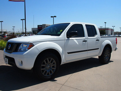 nissan frontier 2012 white gasoline 6 cylinders 2 wheel drive automatic with overdrive 76018
