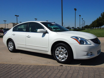 nissan altima 2012 white sedan 2 5 s gasoline 4 cylinders front wheel drive automatic 76018